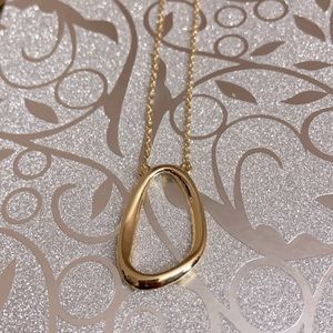 Nine West- gold circle necklace